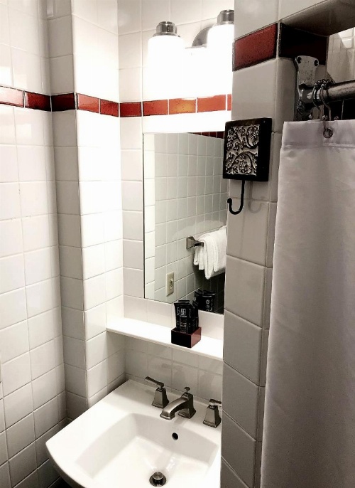 Touchstone Hotel - City Center image 12