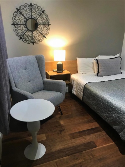 Touchstone Hotel - City Center image 16
